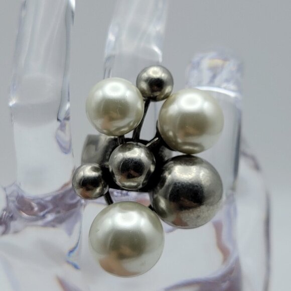 Lia Sophia Silver And White Simulated Pearl Cocktail Statement Ring Size 7 - Picture 1 of 11